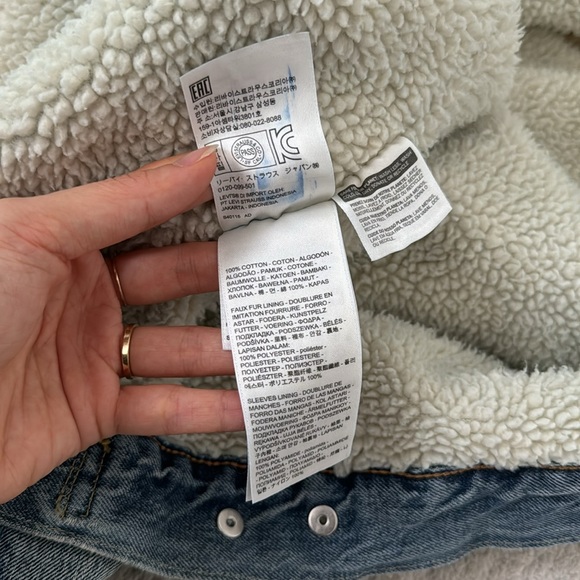 Levi’s Sherpa Lined Denim Jacket - Picture 5 of 6
